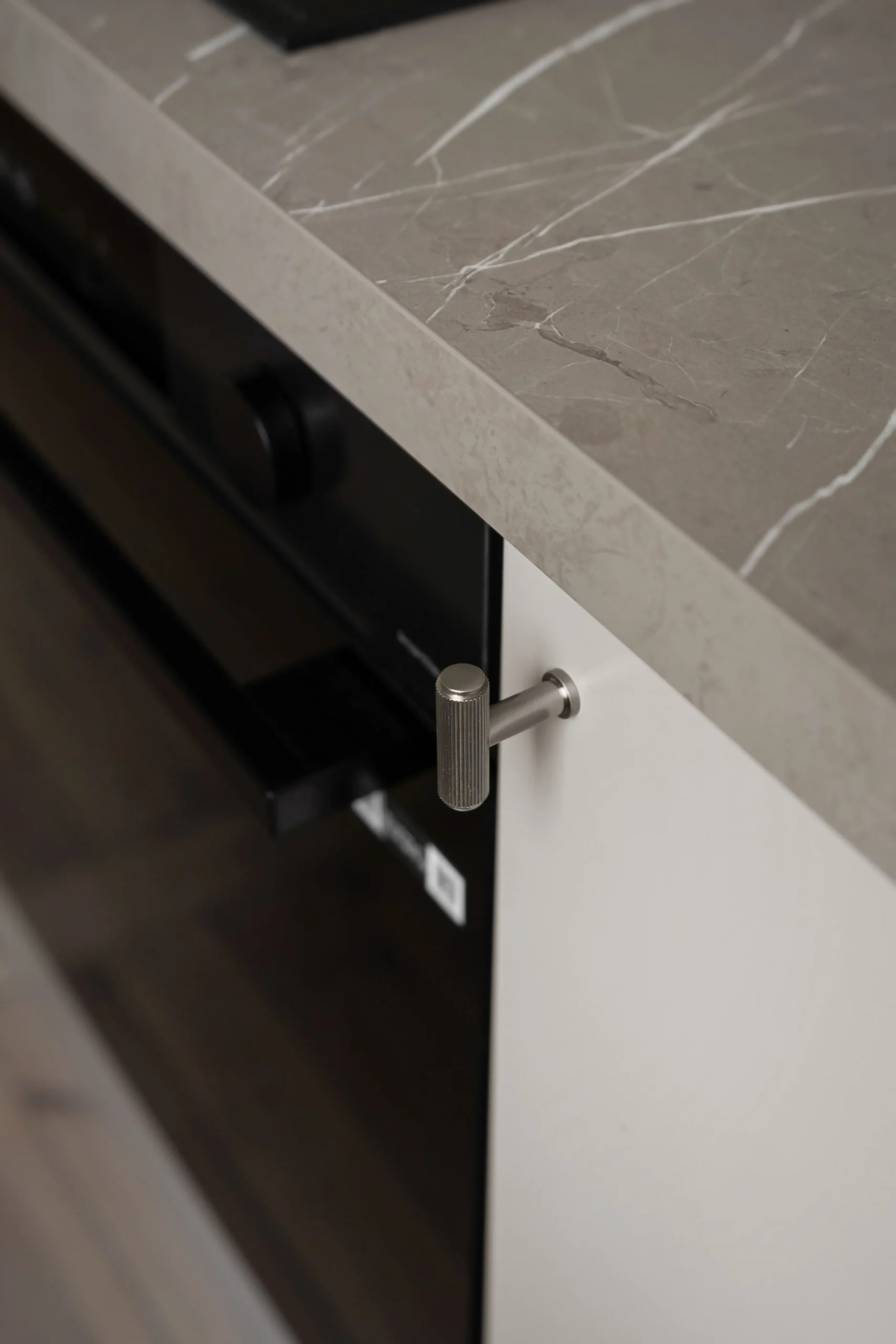 Final details of a finished kitchen